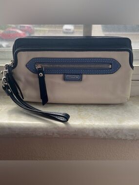 Coach Daisy Spectator leather Wristlet